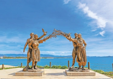 Didim Barış Anıtı ve Bayraklı Seyir Terası 