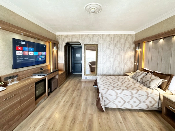 LAUR HOTELS - 3