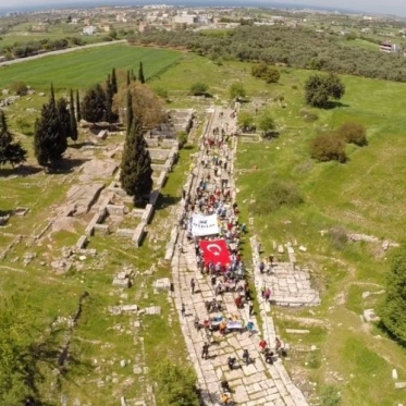 Kutsal Yol
